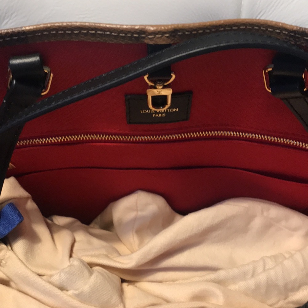 SOLD! Gorgeous Authentic Louis Vuitton Big Reverse Bag / Tote ๐. Like New. - Picture 11 of 16